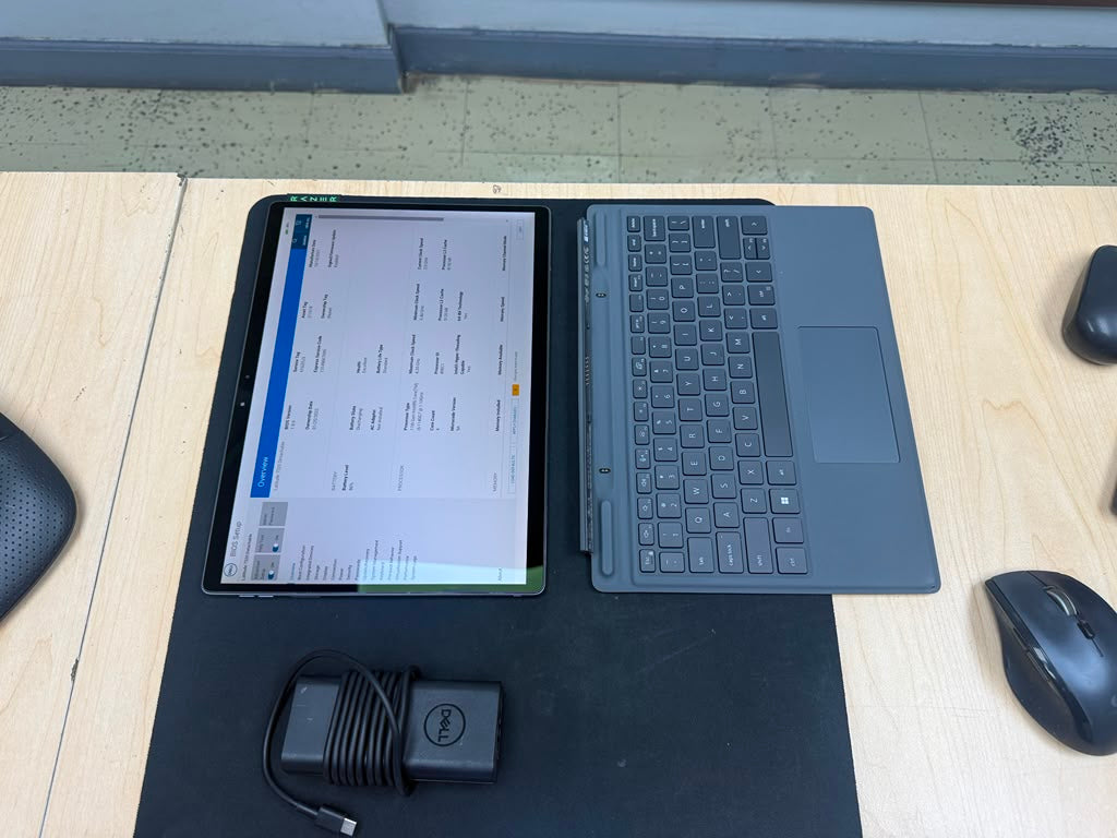 12.5" Dell latitude 7320 2 in 1 Laptop i5 11th gen / 8 gb ddr4/ 256 gb ssd / w power adapter renewed