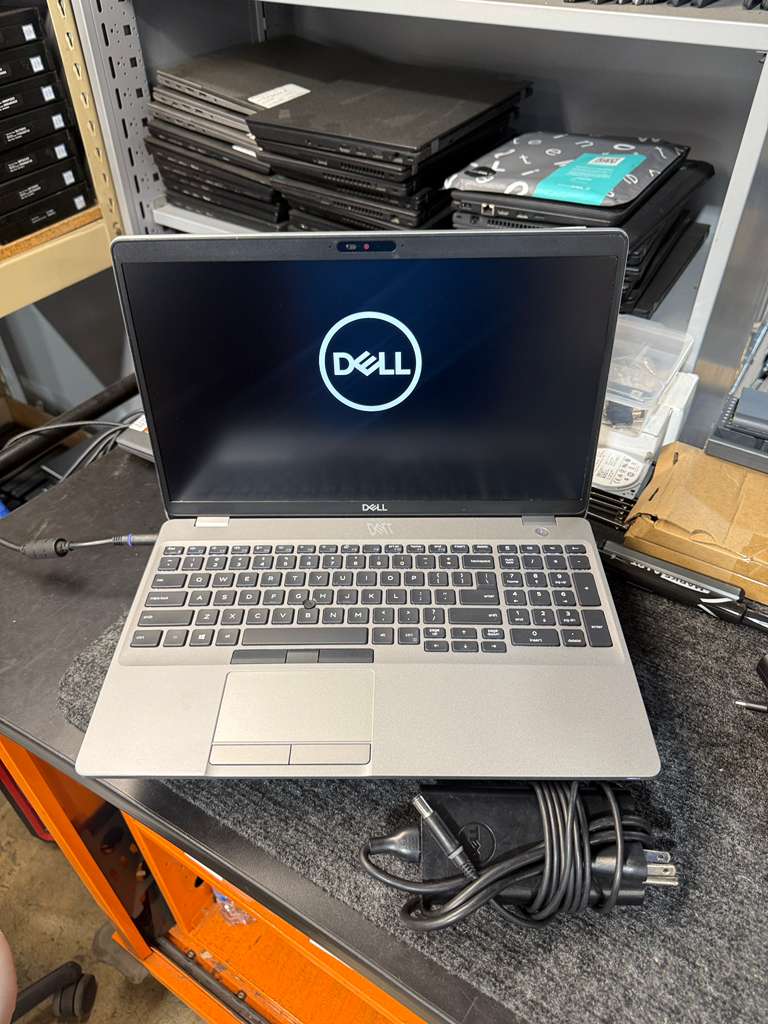 15.6" Dell Latitude 5511 i5 10th Gen / 16 gb DDR4 / 256 gb ssd / c type charger