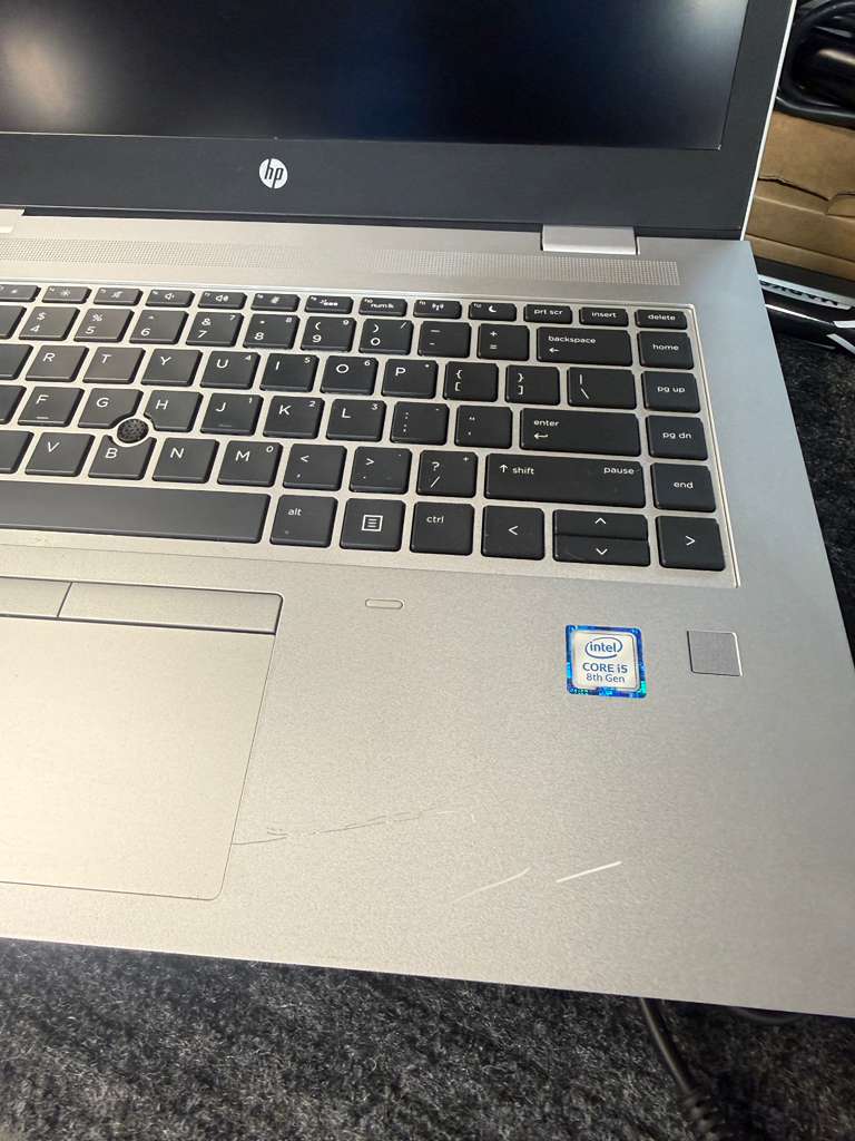 14" HP Laptop G650 G5 i5 8th Gen / 8 gb DDR4 / 256gb ssd / with charger
