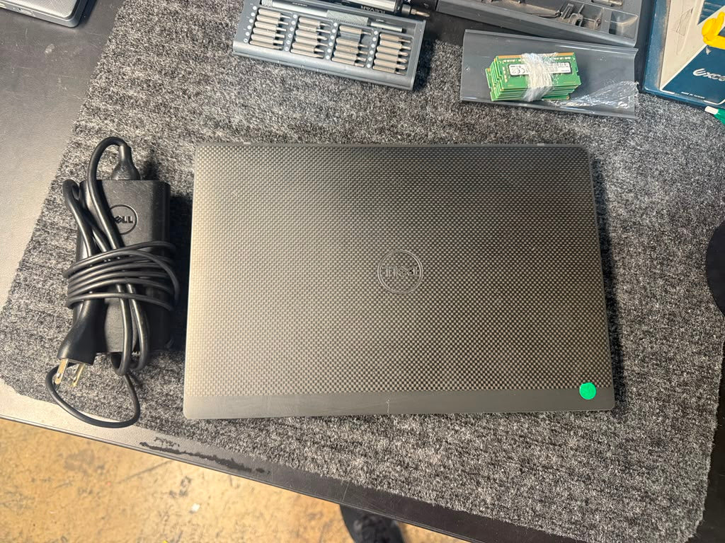 14" Dell Latitude 7400 i7 8th Gen / 8 gb DDR4 / 256gb ssd / no os / c type charger
