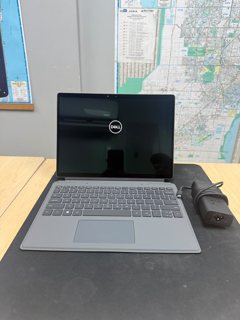 12.5" Dell latitude 7320 2 in 1 Laptop i5 11th gen / 8 gb ddr4/ 256 gb ssd / w power adapter renewed