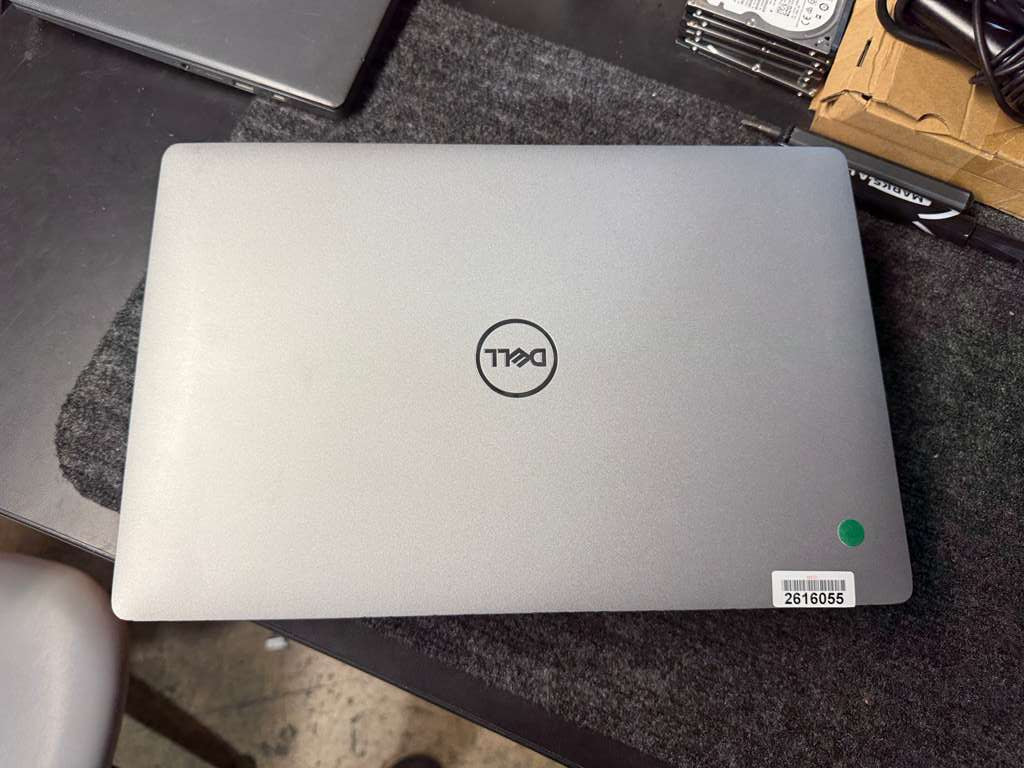 15.6" Dell Latitude 5511 i5 10th Gen / 16 gb DDR4 / 256 gb ssd / c type charger